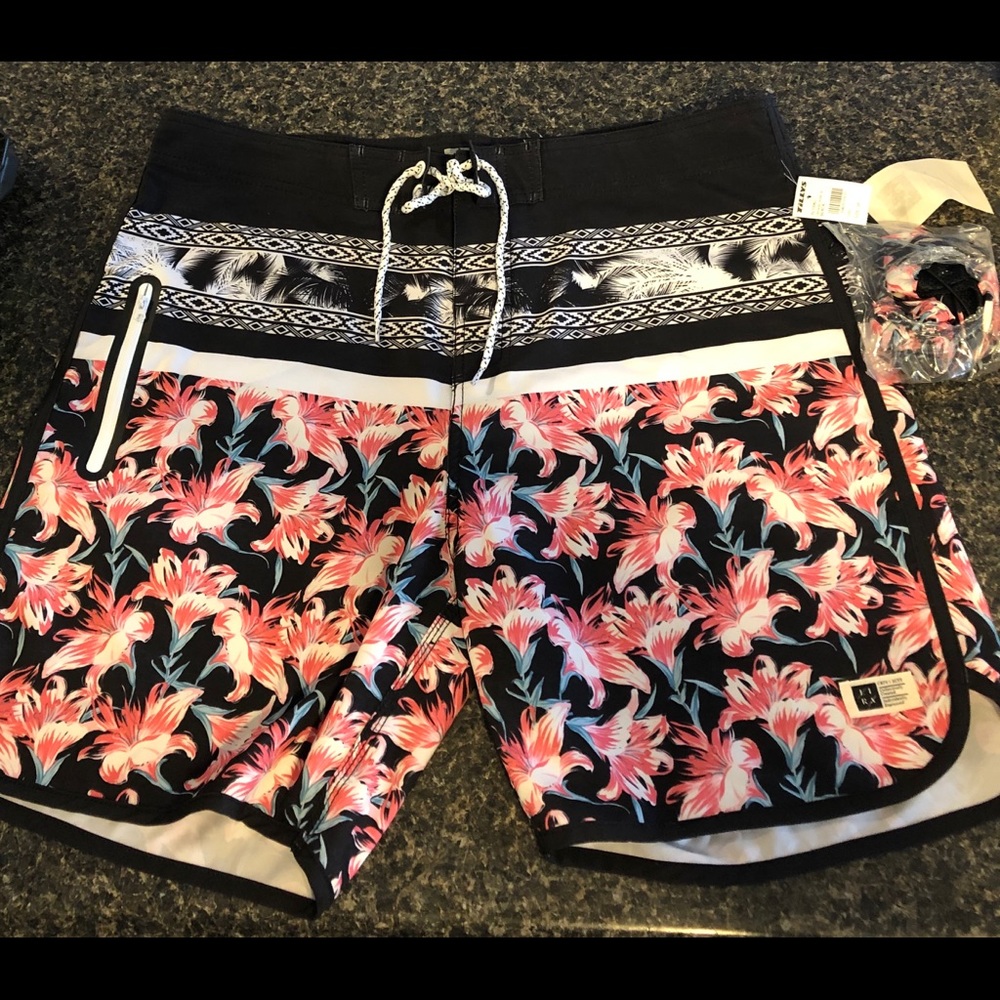 LIRA Boardshorts.